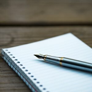 Stylo et carnet du rédacteur web seo freelance