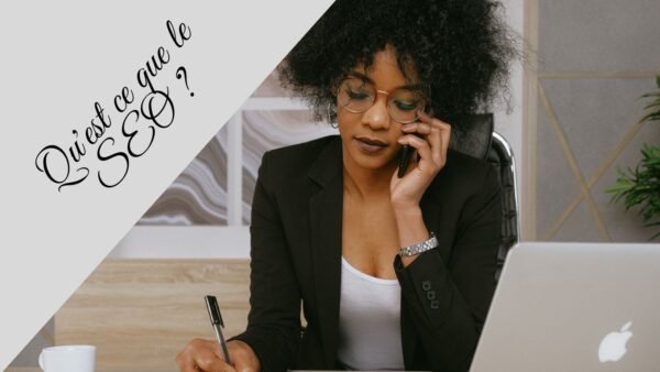 Rédactrice au téléphone